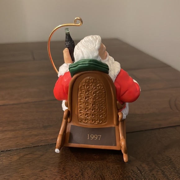 Vintage Hallmark Coca-Cola Taking a Break Ornament 1997 - Picture 6 of 7